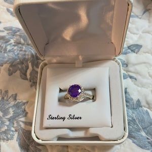 Costume ring. Size 6.